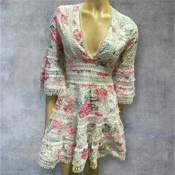 Aqua Women's Floral Lace Deep V-Neck Dress size XS - Picture 3 of 11